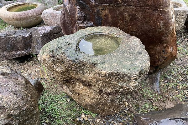白川太閣石の水鉢