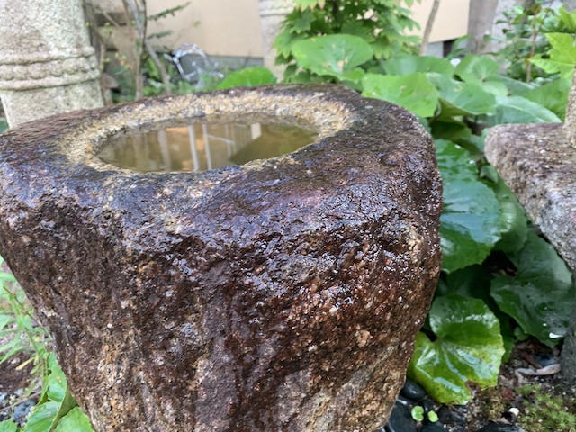 白川太閤石の手水鉢