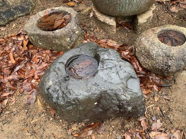 自然石の水鉢