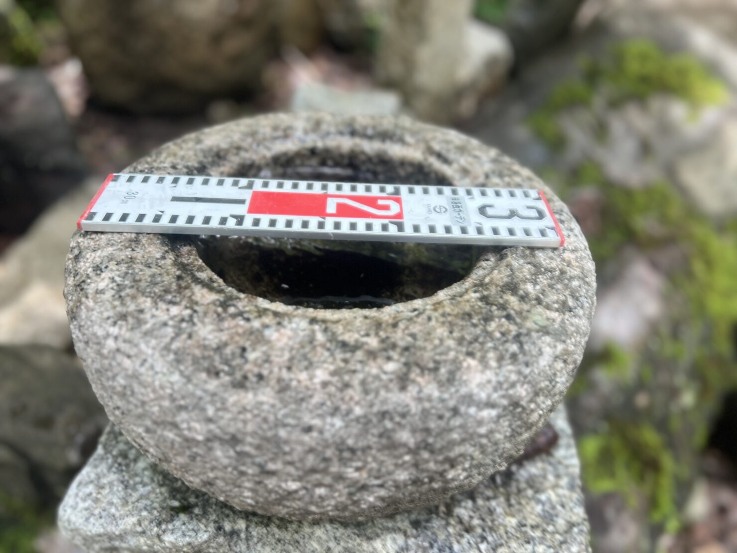 小さな手水鉢