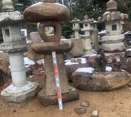 鞍馬石の山灯籠