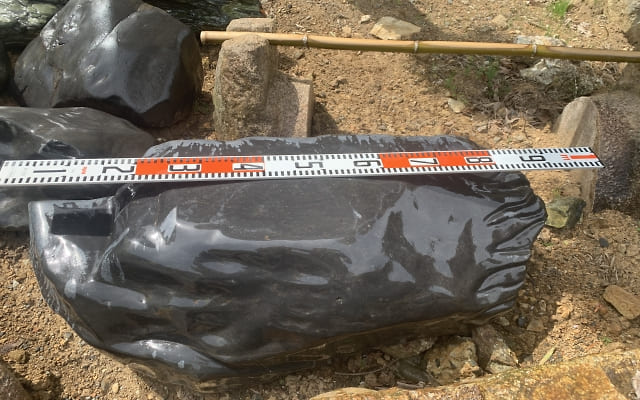 瀬田真黒石の景石