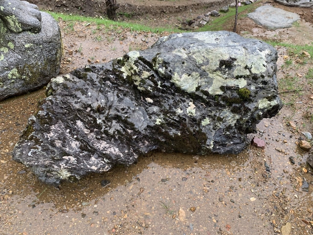 揖斐川石の景石