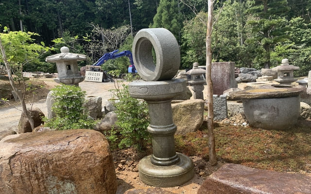 知恵の輪型灯籠