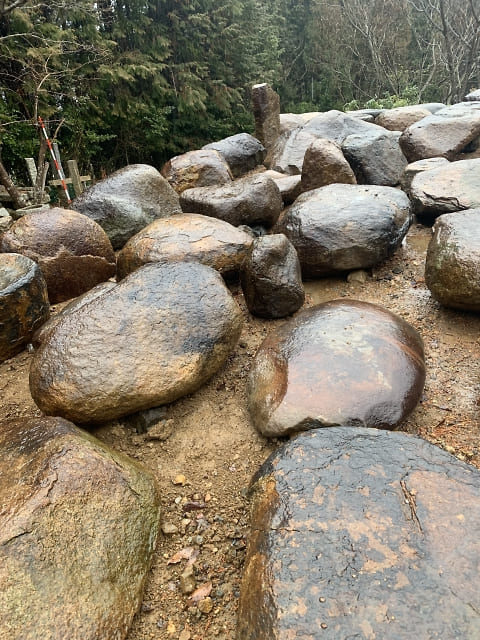 鞍馬石の大飛石