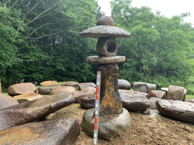 本鞍馬石の山灯籠