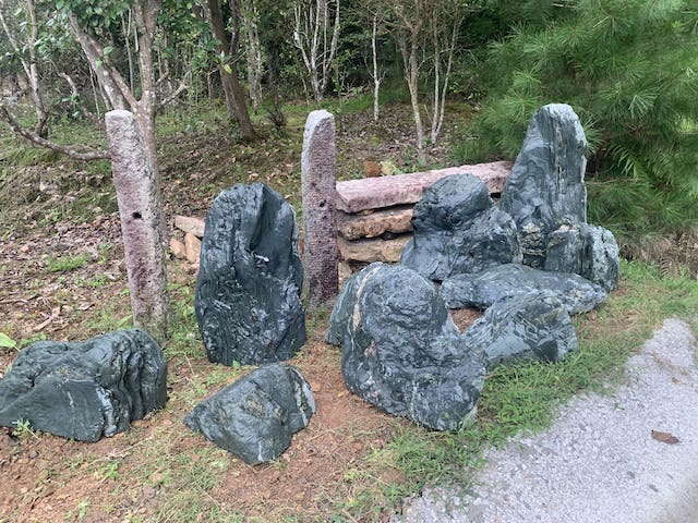 小さな伊予の青石