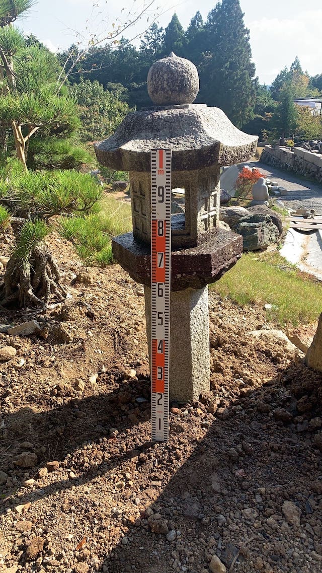 六角の行け込み灯籠