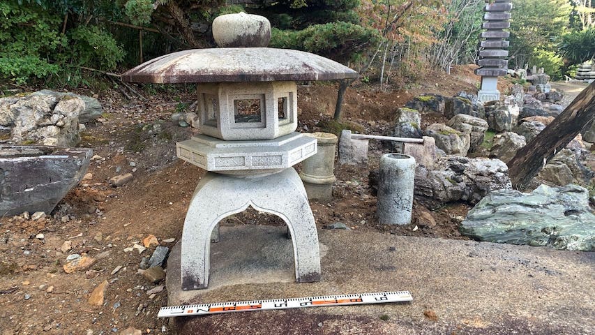 笠3尺の古代型灯籠　