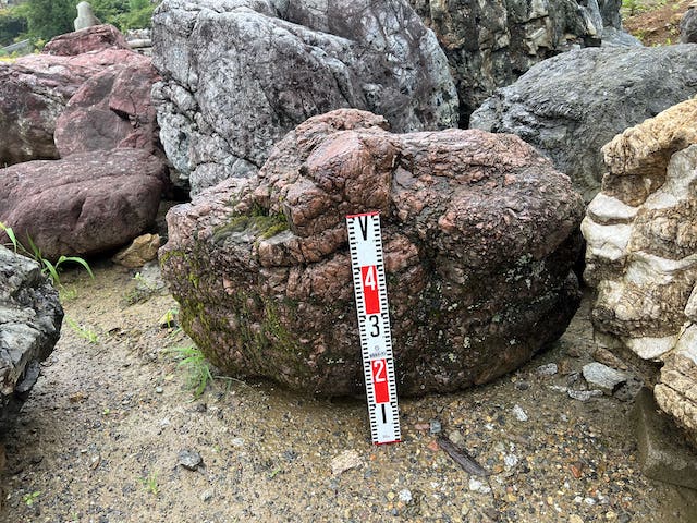 高野山の赤石