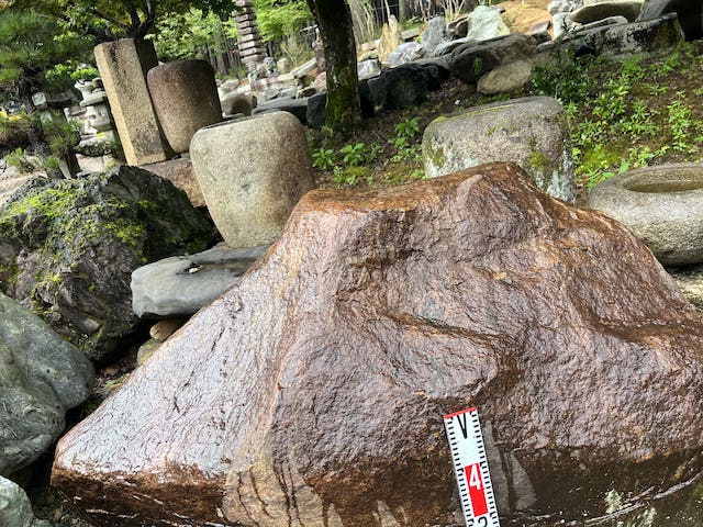 本鞍馬石の景石