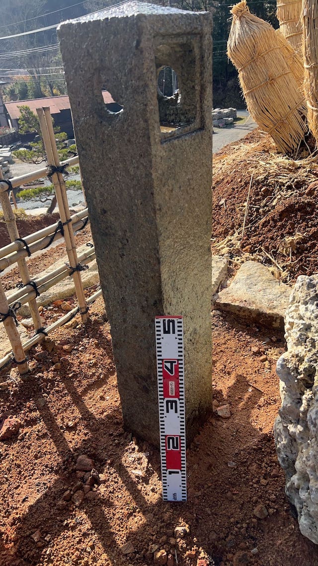 宝殿龍山石の道灯り