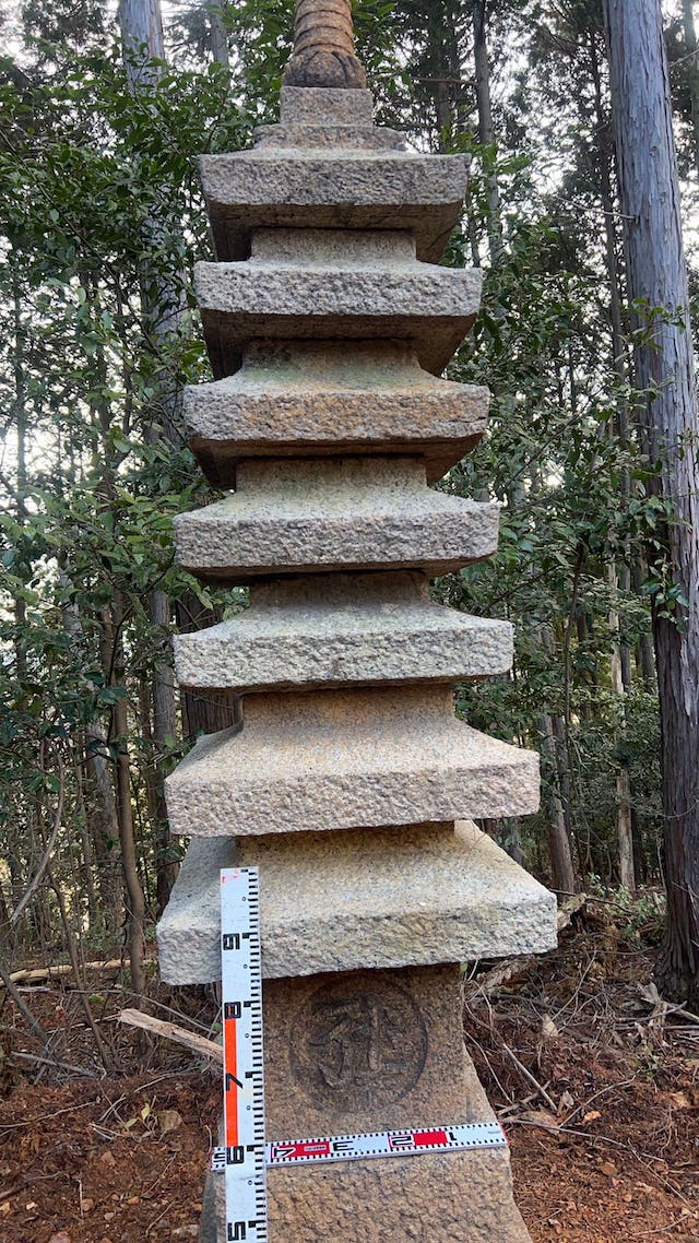 本御影石の層塔