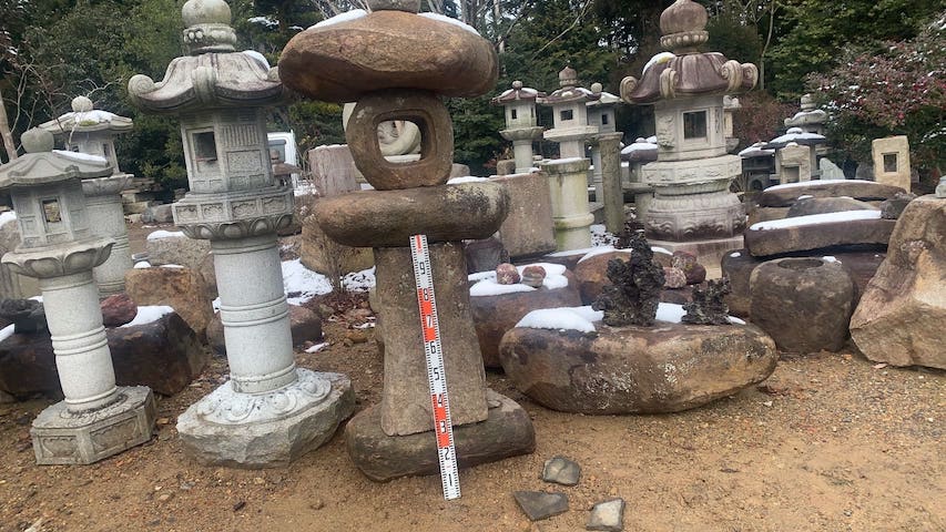 鞍馬石の山灯籠