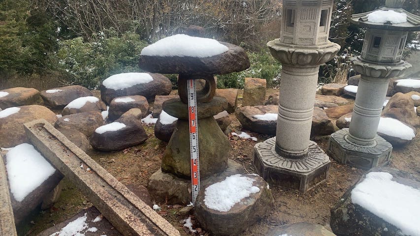 鞍馬石の山灯籠