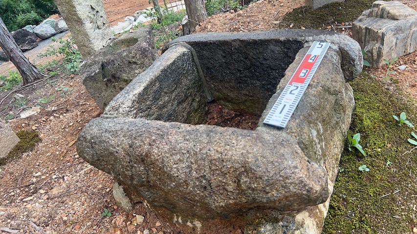 白川石の角井筒