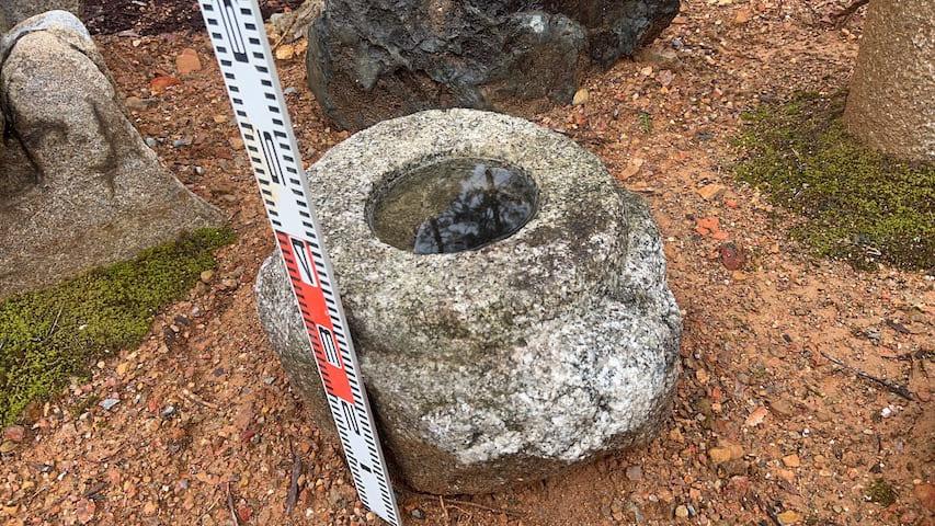 白川石の手水鉢