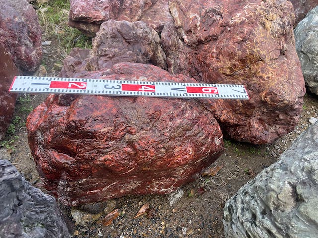 朱紅のある賀茂七石の紅加茂石