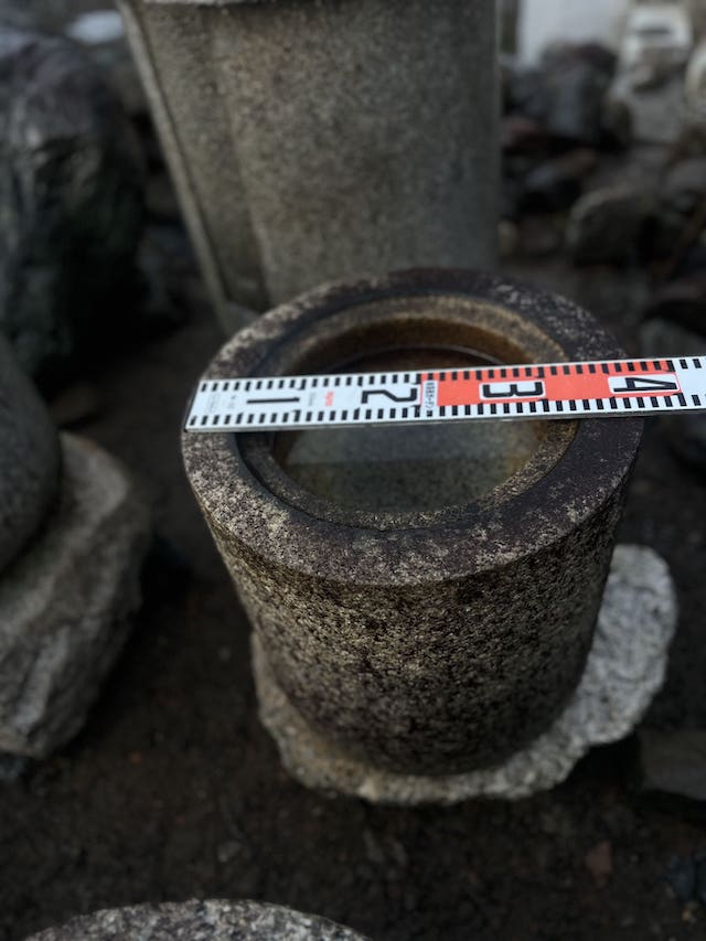 古材の水鉢
