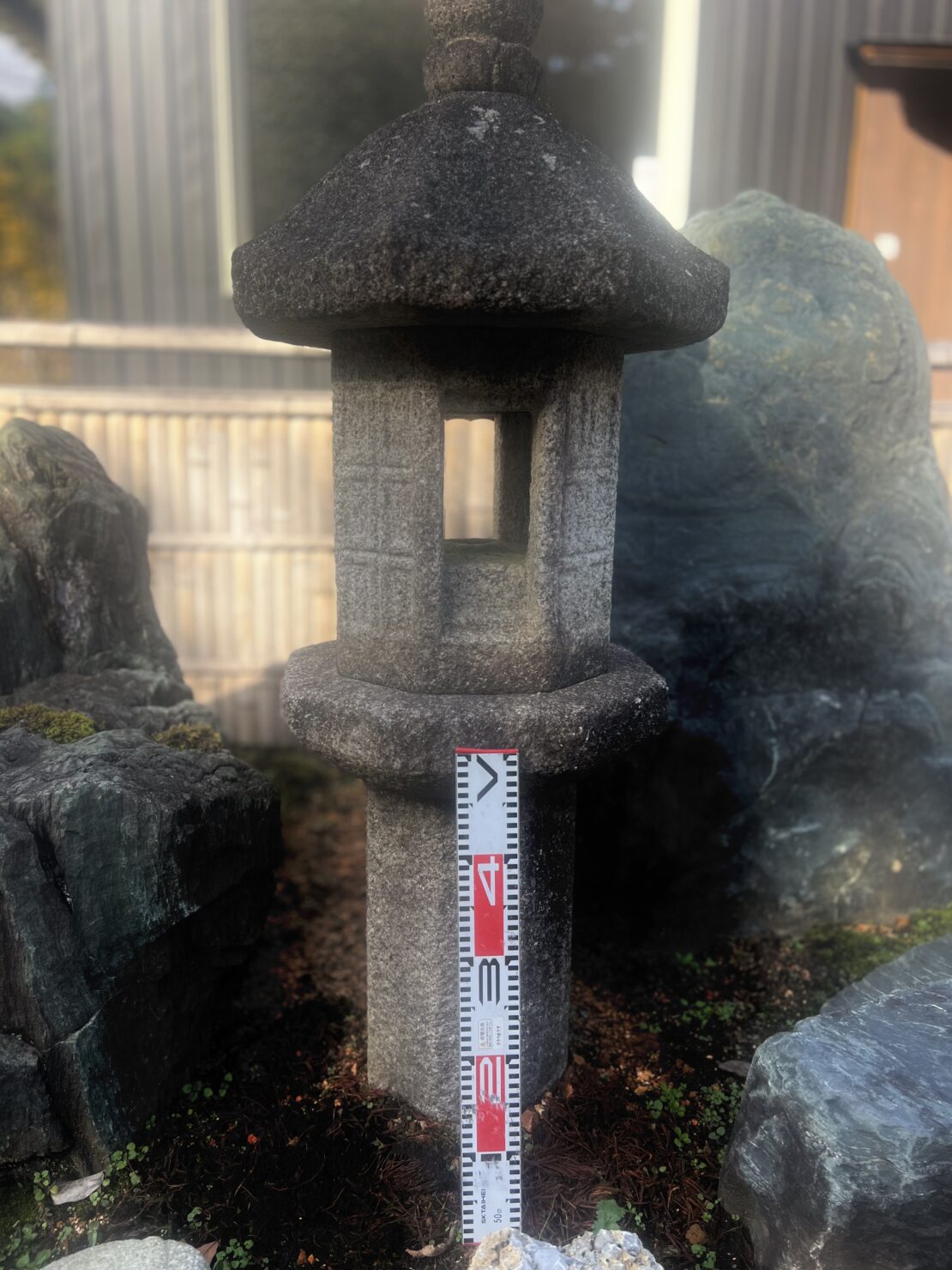 恵那石の創作型灯籠