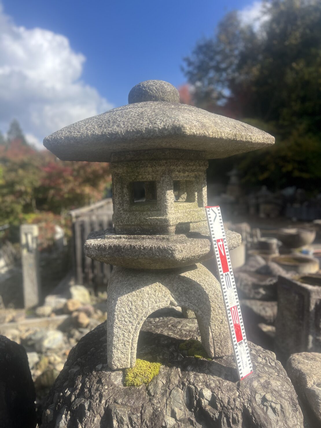 恵那石の雪見灯籠