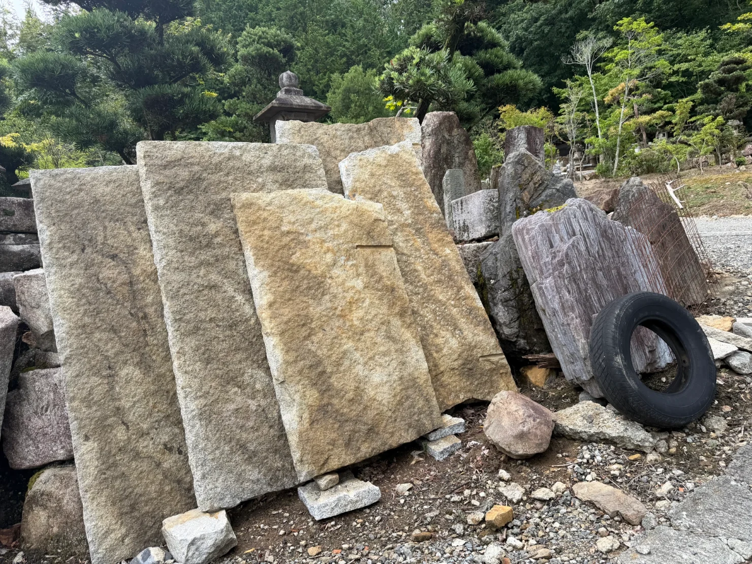 花崗岩の荒割り石