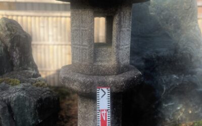 恵那石の創作型灯籠