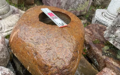 鞍馬石の水鉢①